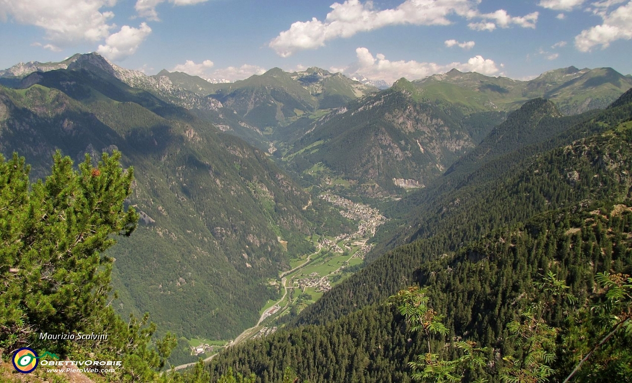 35 Panorama sulla  vallata di Branzi....JPG